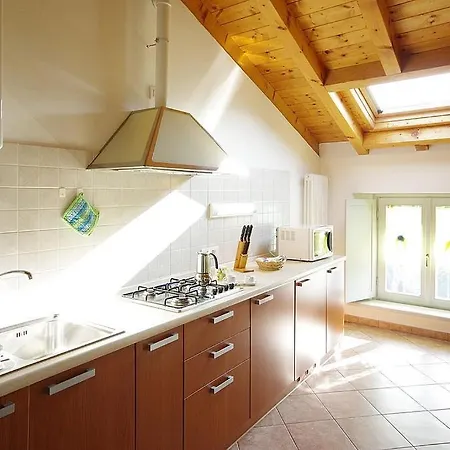 Daire Sleeps 5 Pool Wifi Mezzegra