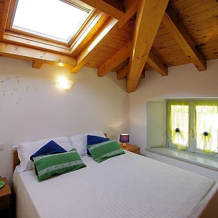 Sleeps 5 Pool Wifi Daire